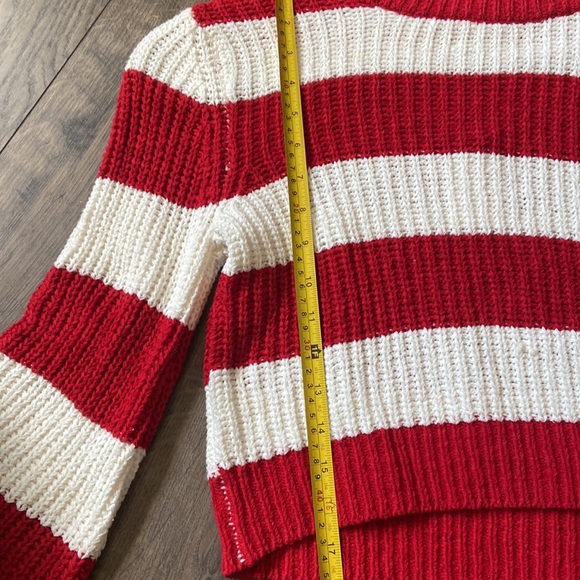 Express Sweater - Picture 3 of 3